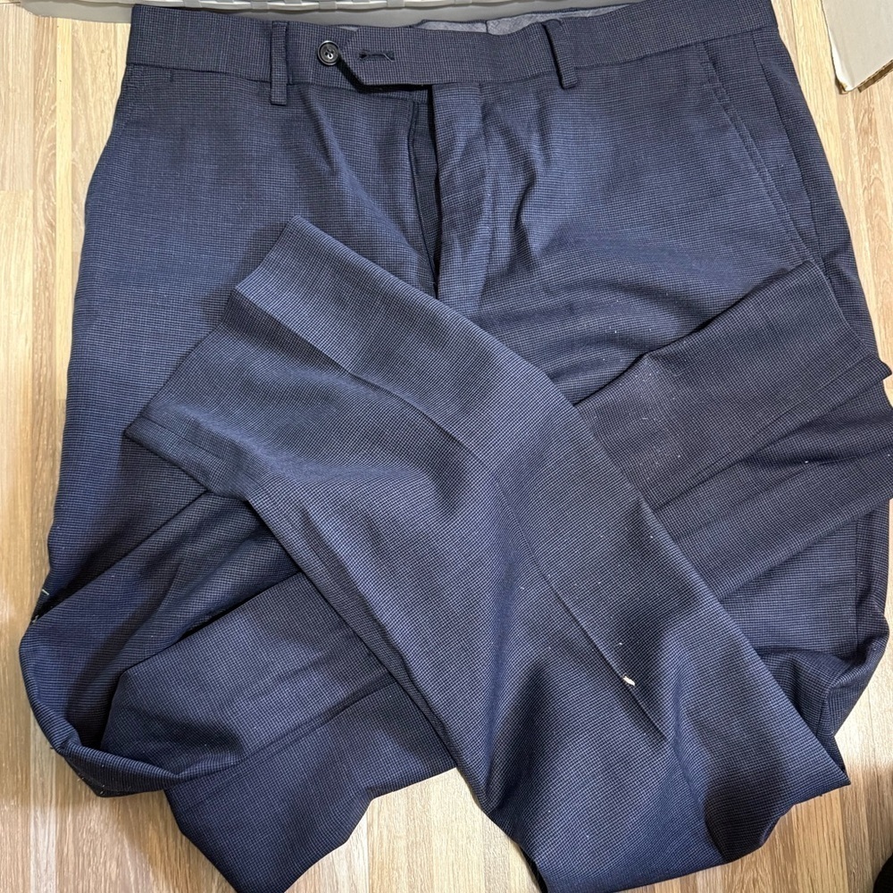 Men’s Tommy Hilfiger dress pants T21